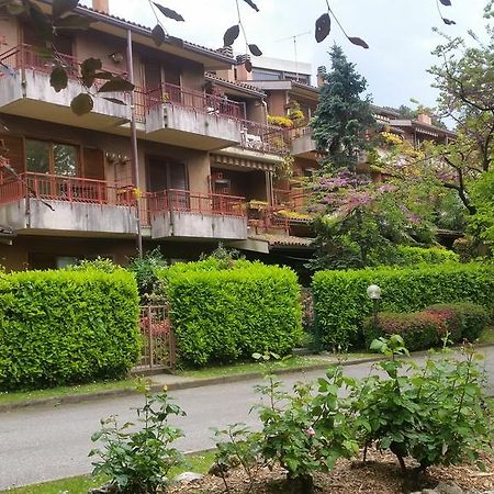 Appartamento Dellea Luino Exteriör bild