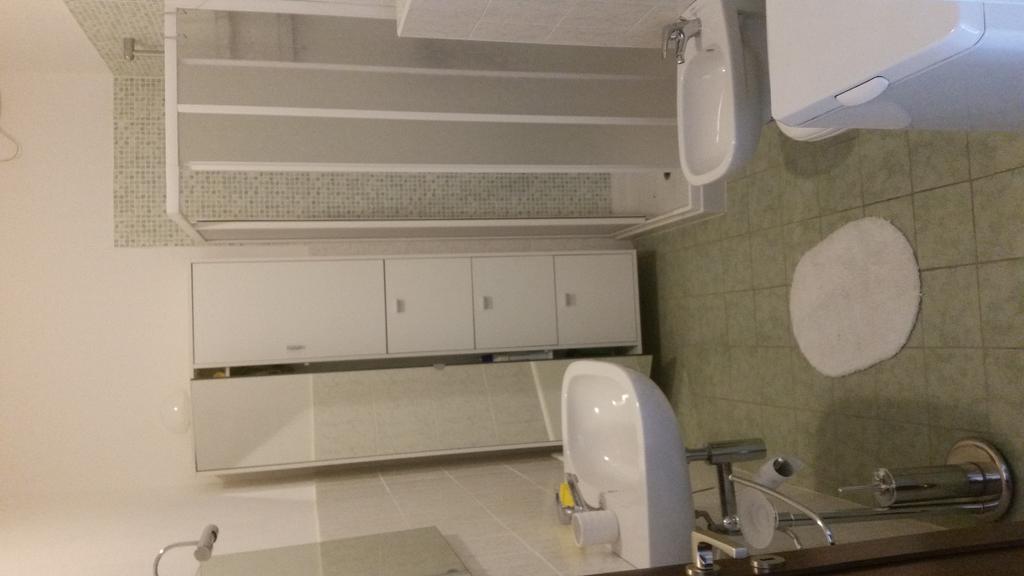 Appartamento Dellea Luino Exteriör bild